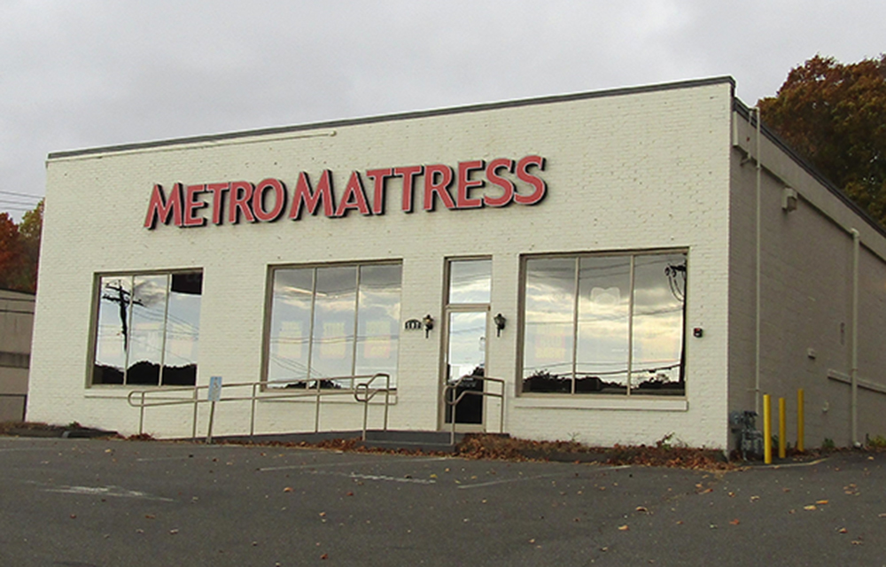 Russell of Pearce Real Estate secures 5,250 s/f  long-term lease to bring VEG for Pets to CT
